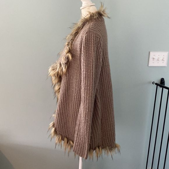 INC Fur trimmed Big & Cozy Cardigan Sweater Size Medium - Picture 3 of 7